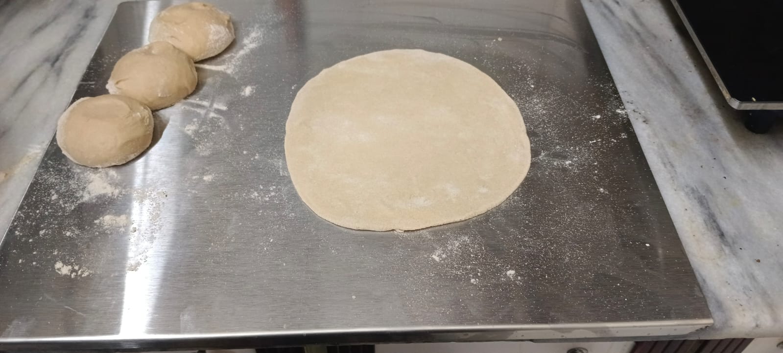 Stainless steel cutting board 